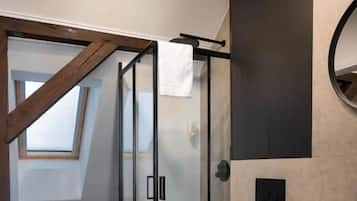 Appartamento Comfort, balcone, vista lago | Bagno