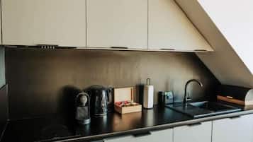 Comfort Apartment, Balcony, Lake View | Private kitchen