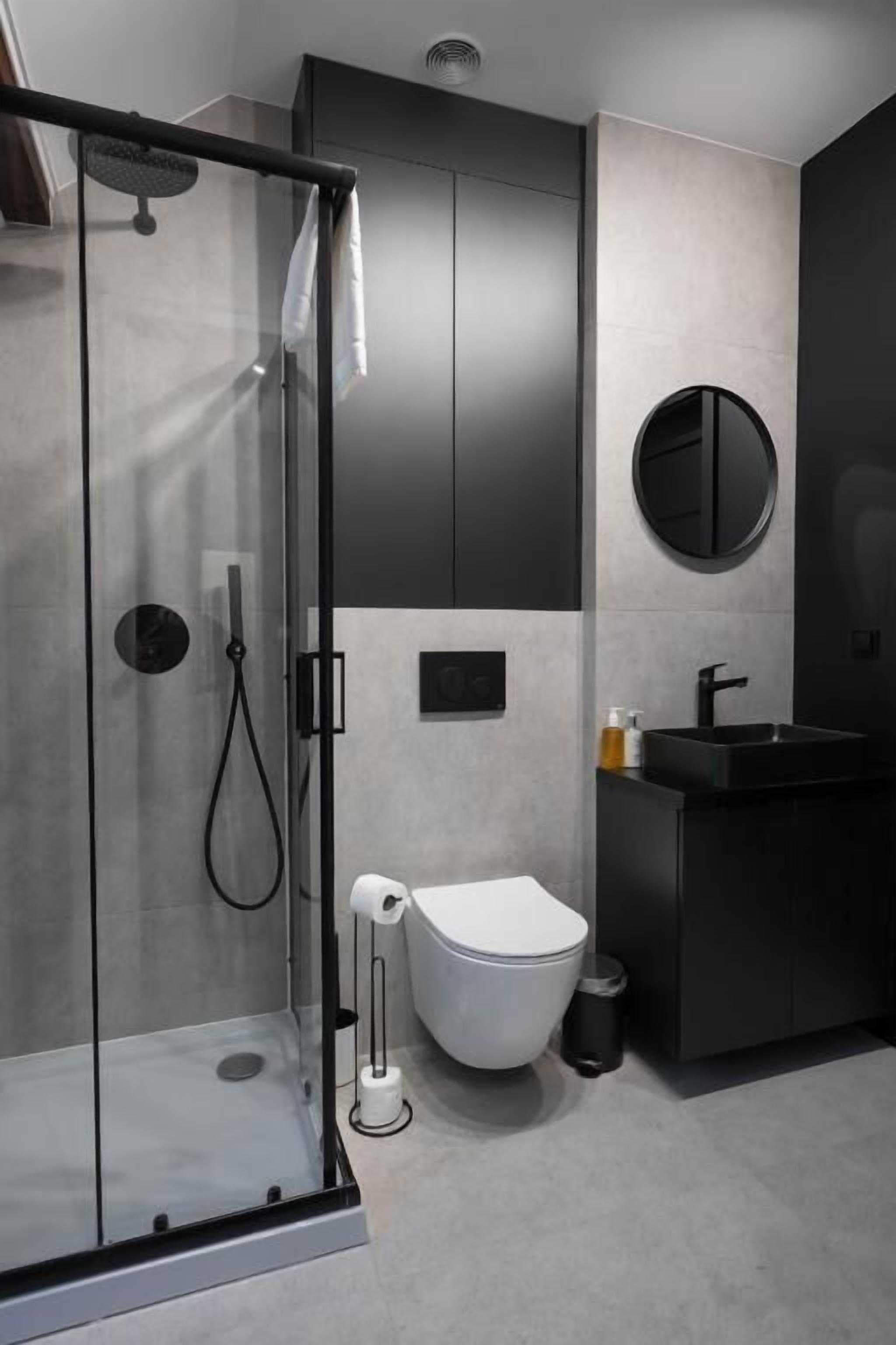 Departamento Confort, balcón, vista al lago | Baño
