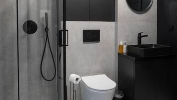 Departamento Confort, balcón, vista al lago | Baño