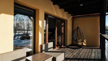 Comfort-Apartment, 1 Schlafzimmer, Nichtraucher, Seeblick | Terrasse/Patio