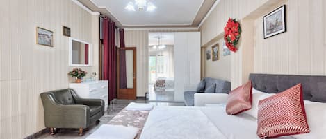 3 bedrooms, WiFi, bed sheets
