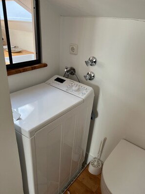 Dusche, Handtücher, Toilettenpapier