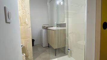 Handtücher, Seife, Toilettenpapier