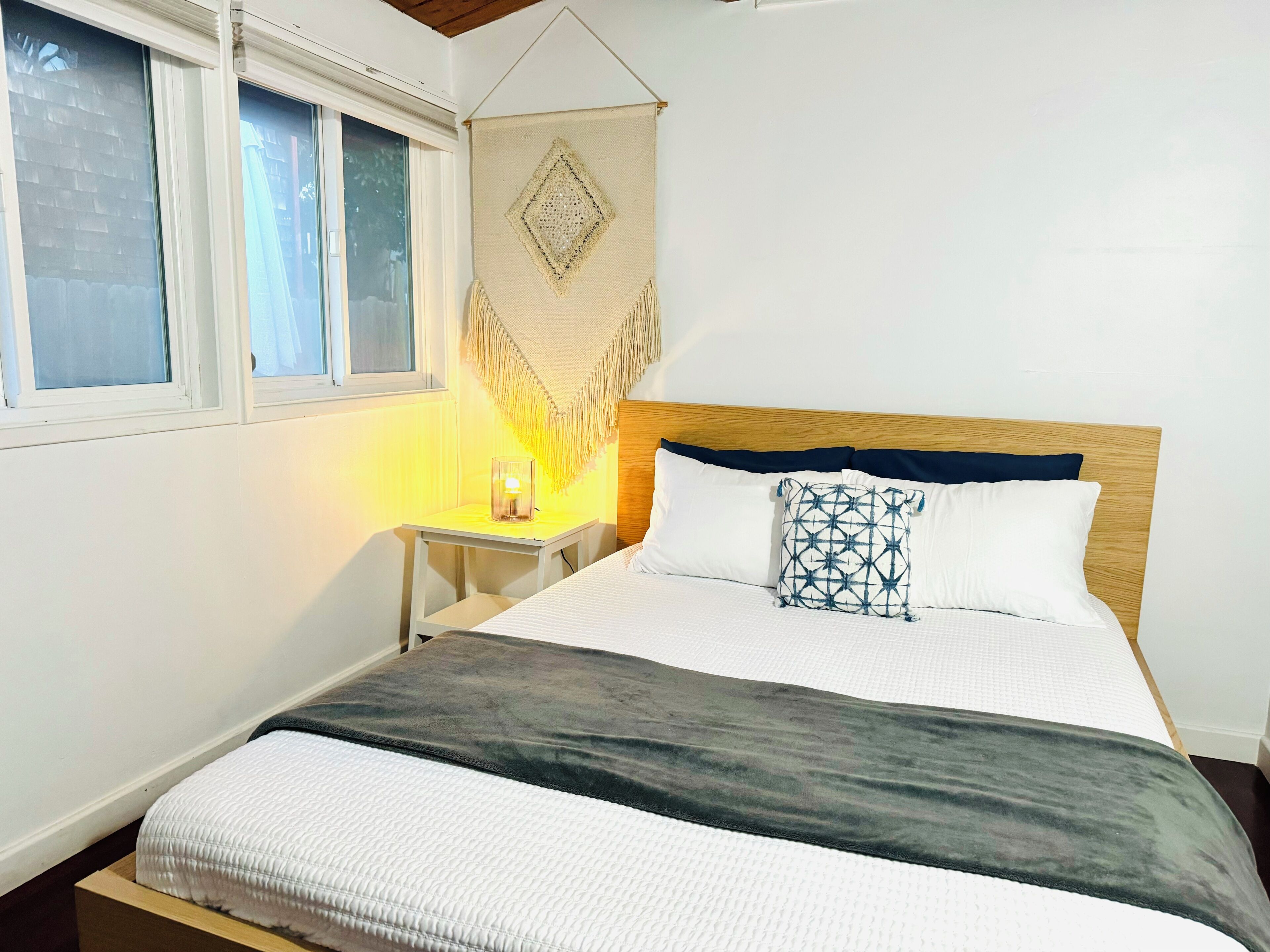 2 bedrooms, iron/ironing board, internet, bed sheets