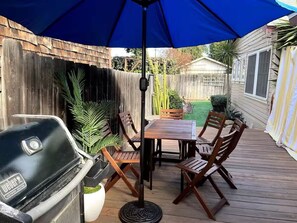 Outdoor dining - OB Cottage Retreat: Best Location, Patio & Beach! (San Diego)