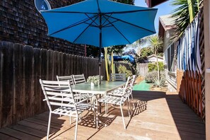 Outdoor dining - OB Cottage Retreat: Best Location, Patio & Beach! (San Diego)