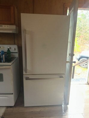 Interior - Perfect 1-bedroom lodge with AC in charming Selma just 2 miles from Paper Mill. (Selma)