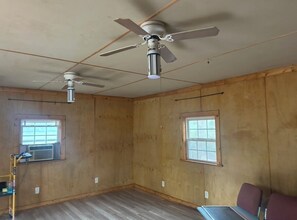 Interior - Perfect 1-bedroom lodge with AC in charming Selma just 2 miles from Paper Mill. (Selma)