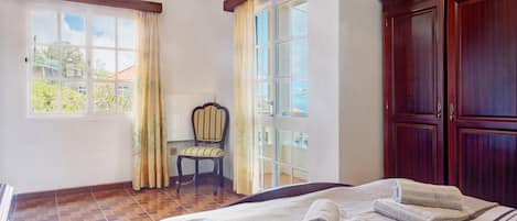 2 habitaciones, tabla de planchar con plancha, wifi y ropa de cama