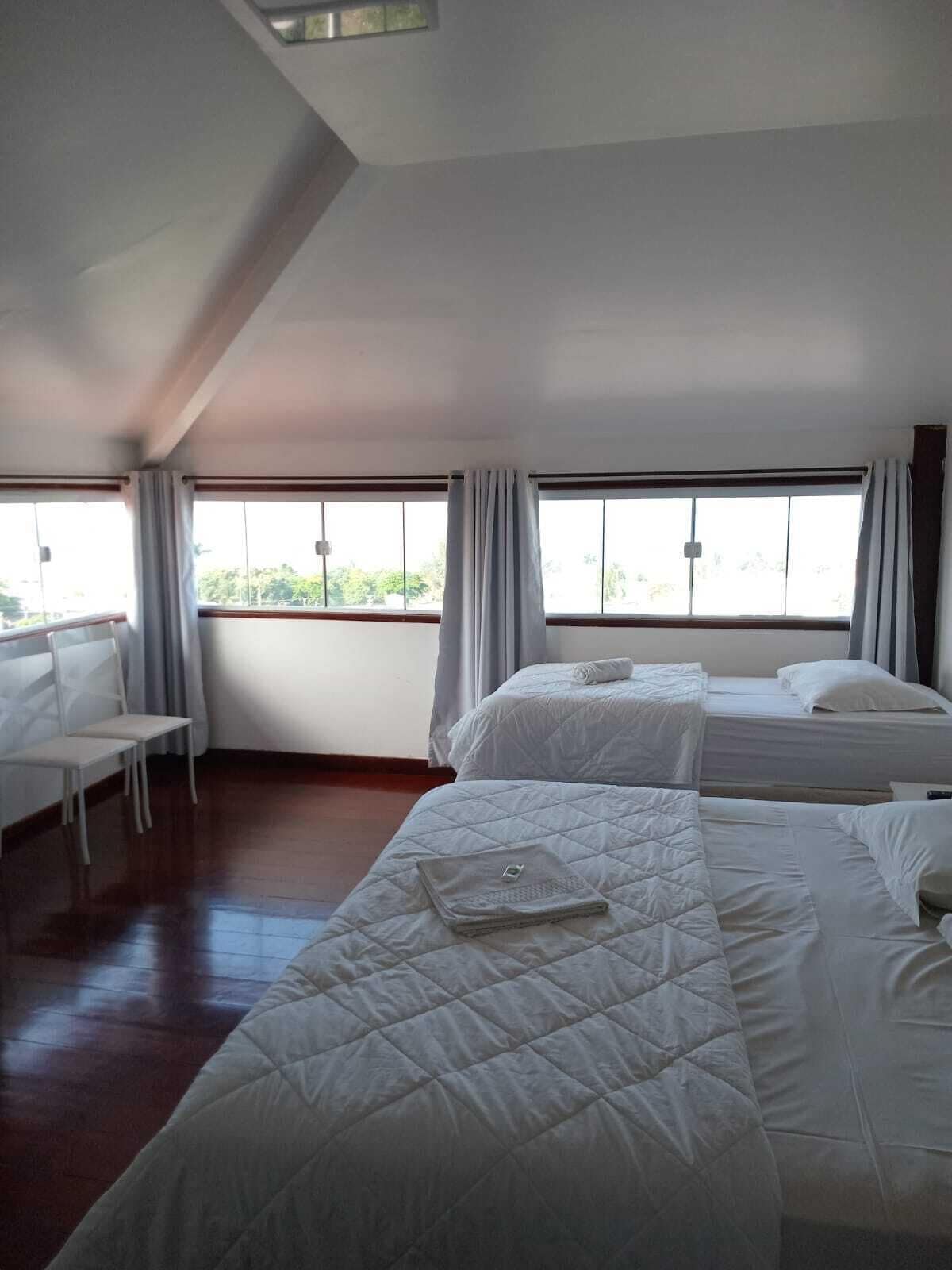 Chambre triple Prestige | Accès au Wi-Fi (inclus), literie fournie, accessible en fauteuil roulant