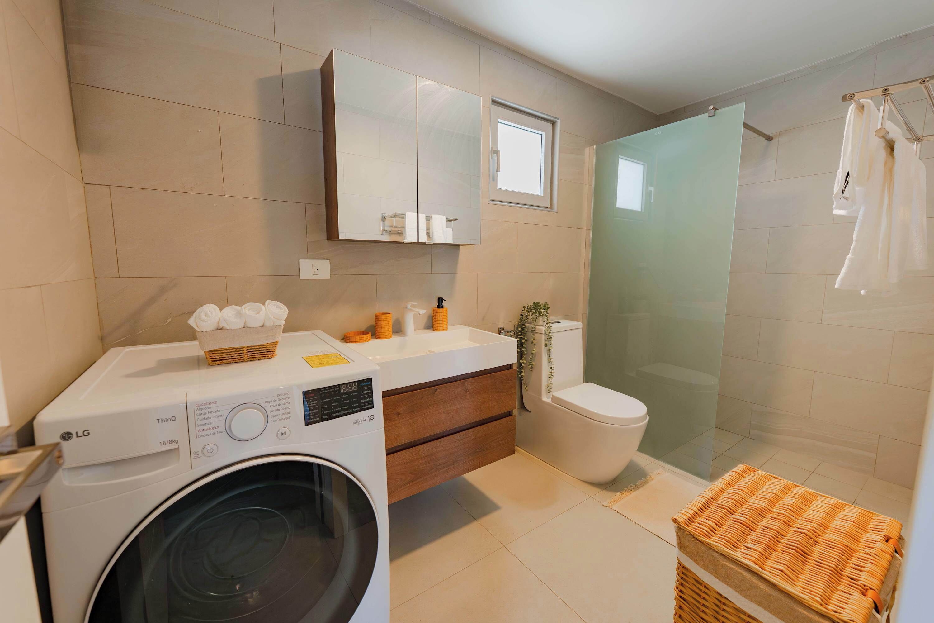 Een douche, handdoeken