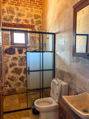 Villa, Private Pool, Lake View | Bathroom | Slippers - Liva Villa (İznik)