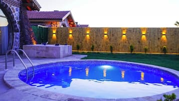 Villa, privézwembad, uitzicht op meer | Zwembad