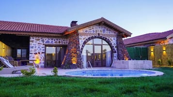 Villa, privézwembad, uitzicht op meer | Exterieur