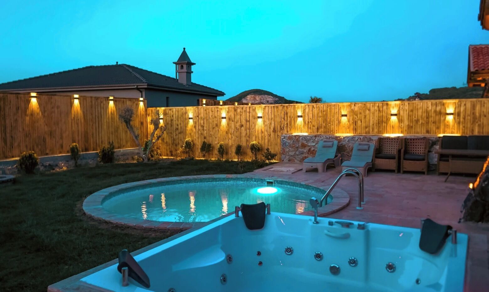 Villa, piscine privée, vue lac | Bain à remous extérieur