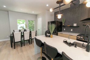 Fridge, microwave, oven, stovetop - Mins to Downtown | Rooftop | City View | Game Room (Charlotte)