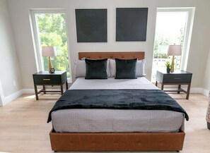 3 bedrooms, iron/ironing board, travel cot, WiFi - Mins to Downtown | Rooftop | City View | Game Room (Charlotte)