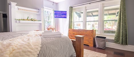 5 bedrooms, desk, iron/ironing board, free WiFi