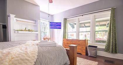 Magnolia Manor | Groups, 3 Full Units, WiFi