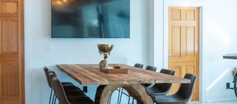 Stylish Stay Near CWS, Zoo & Downtown Fun