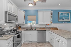 Private kitchen - Sleeps 16-inside OL w/ Limo Golf Cart &Game Room (Myrtle Beach)