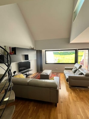 TV - Charming House in Vilamoura, Mouragolf Village, Algarve (Quarteira)
