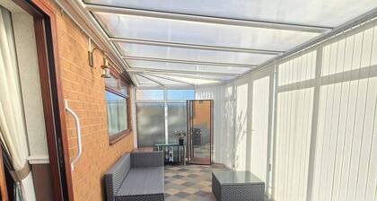 Sleeps 6 - St Helens - 50 Mins to Peak District