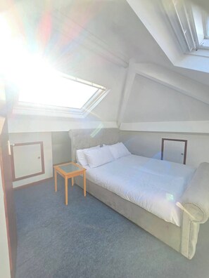 3 bedrooms, iron/ironing board, free WiFi, bed sheets - Sleeps 6 - St Helens - 50 Mins to Peak District (St Helens)