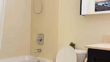 Appart'hôtel, 1 chambre, patio | Salle de bain