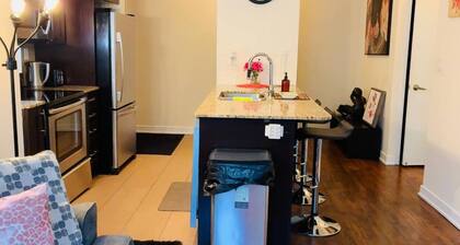 Stylish Cozy 1bedroom Condo in Square one Centre