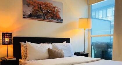 Stylish Cozy 1bedroom Condo in Square one Centre