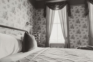 Suite, 1 Queen Bed | Free WiFi