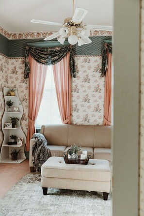 Suite | Living area - Strassner Suites (Hermann)