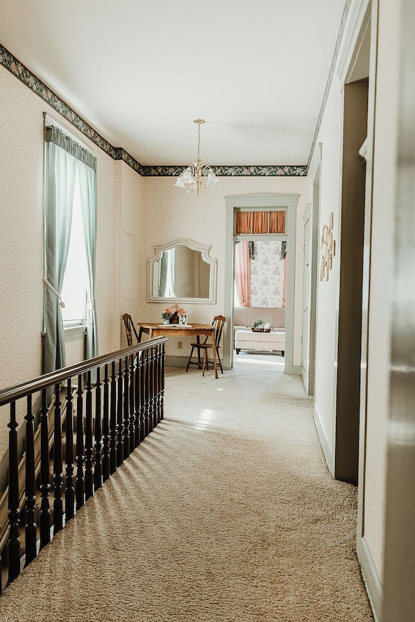 Suite, 1 Queen Bed | Interior