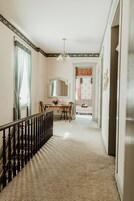 Suite, 1 Queen Bed | Interior
