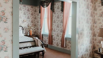 Suite, 1 Queen Bed | Free WiFi
