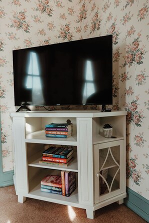 Suite | Interior - Strassner Suites (Hermann)