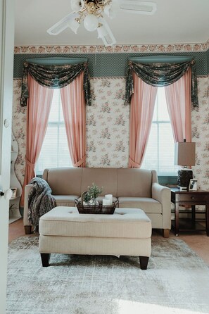 Suite | Living area - Strassner Suites (Hermann)