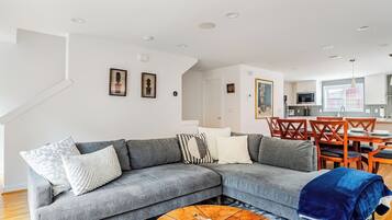 TV, fireplace, stereo