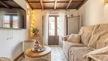 House, City View | Ruang tamu