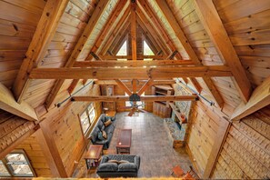 Living area - Starling Road Retreat - Cabin with Stunning Views (Lake Lure)