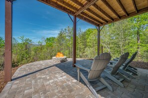 Terrace/patio - Starling Road Retreat - Cabin with Stunning Views (Lake Lure)