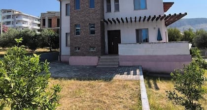 Exklusive Villa mit Garten und atemberaubendem Panoramablick über Shengjin