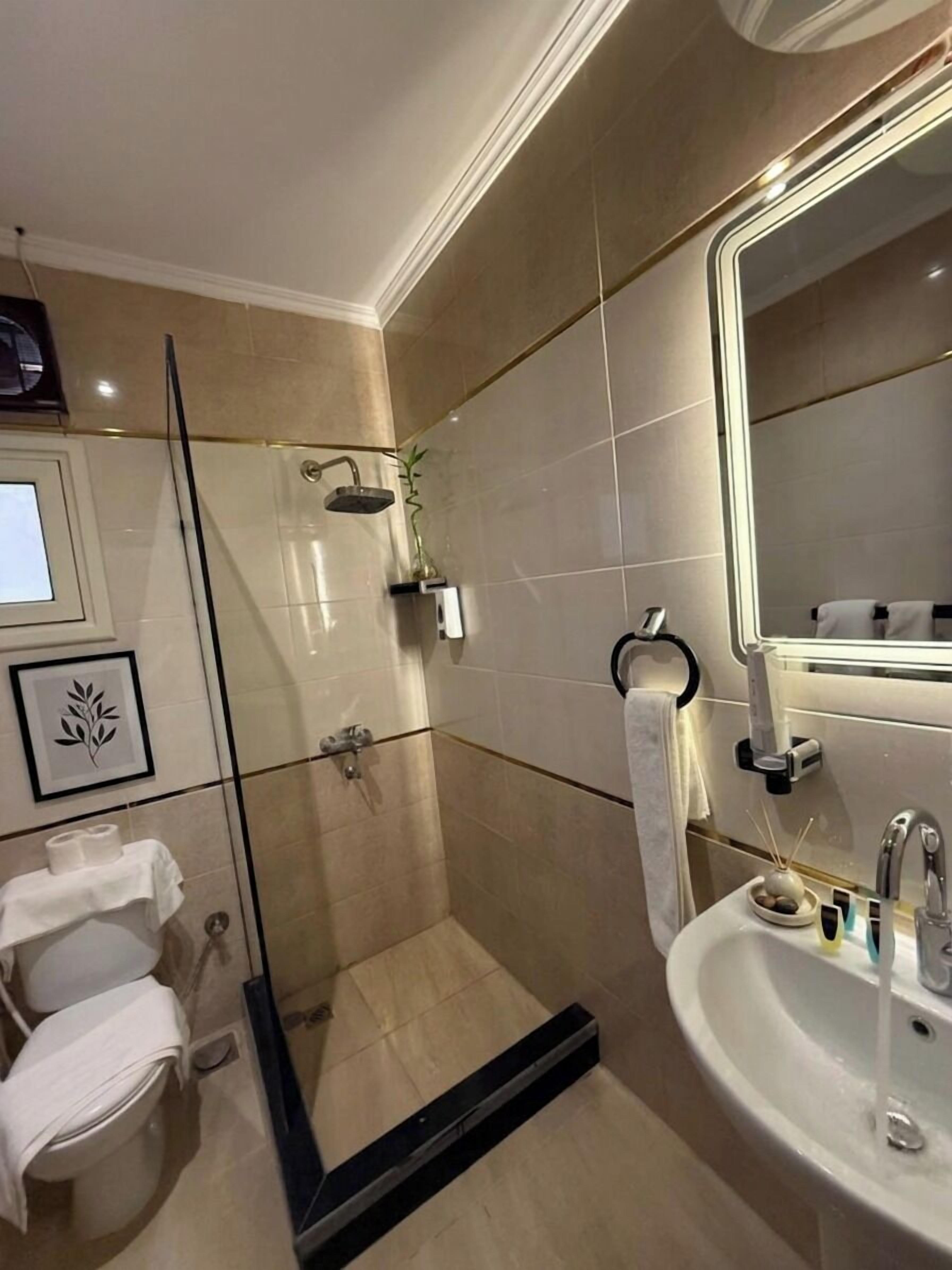 Deluxe Quadruple Room, City View | Minibar, bed sheets
