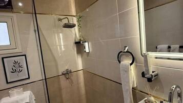 Deluxe Quadruple Room, City View | Minibar, bed sheets