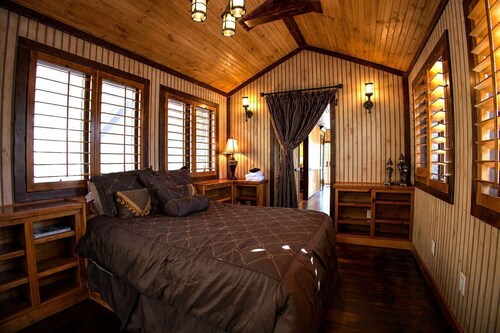 Pet-Friendly Chateau with Hot Tub