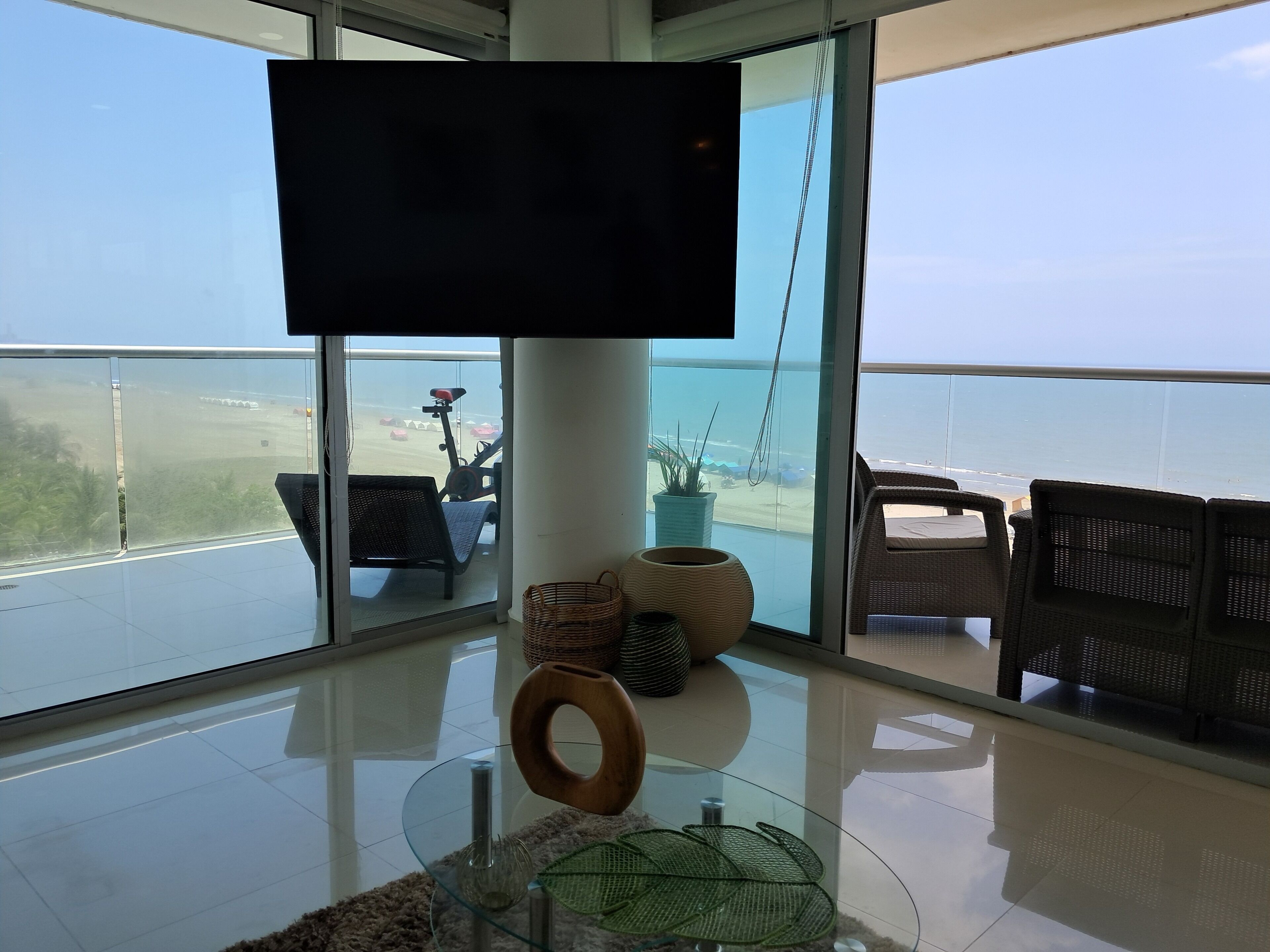 Deluxe Apartment, Balcony, Beach View | Interior