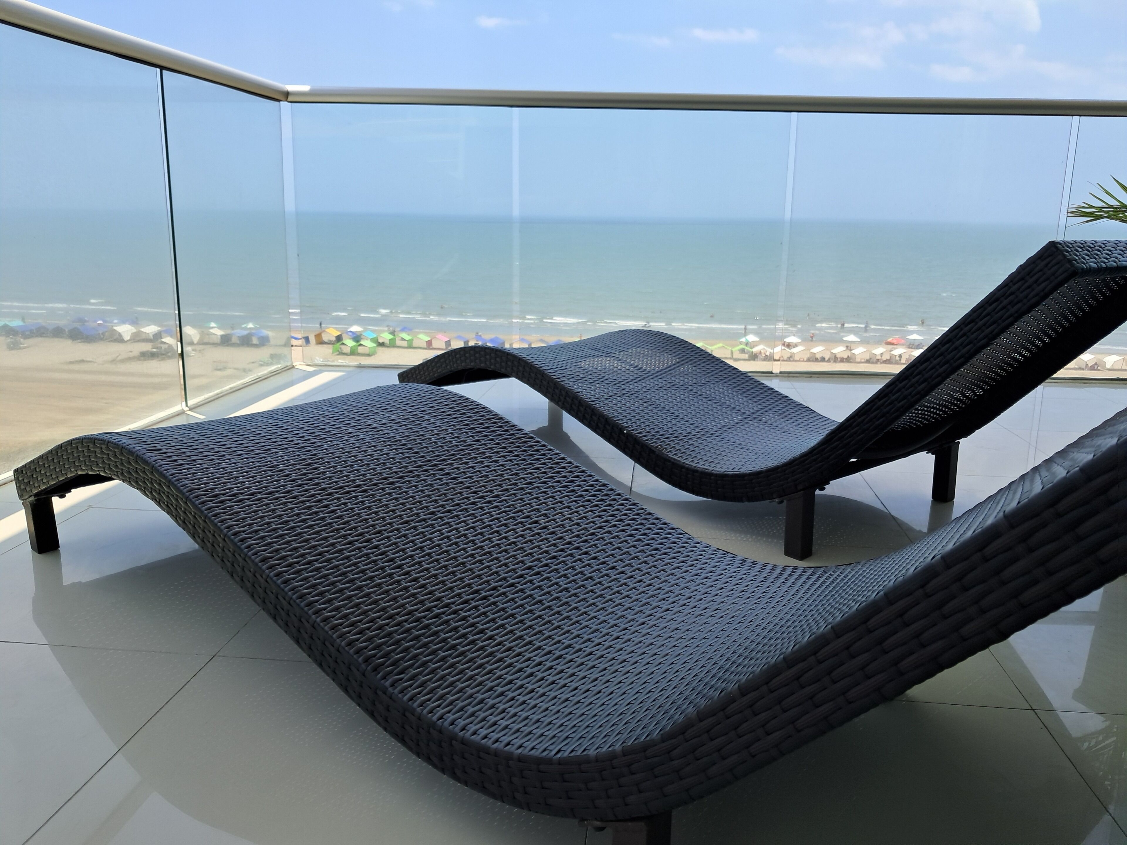 Deluxe appartement, balkon, uitzicht op het strand | Terrein van de accommodatie