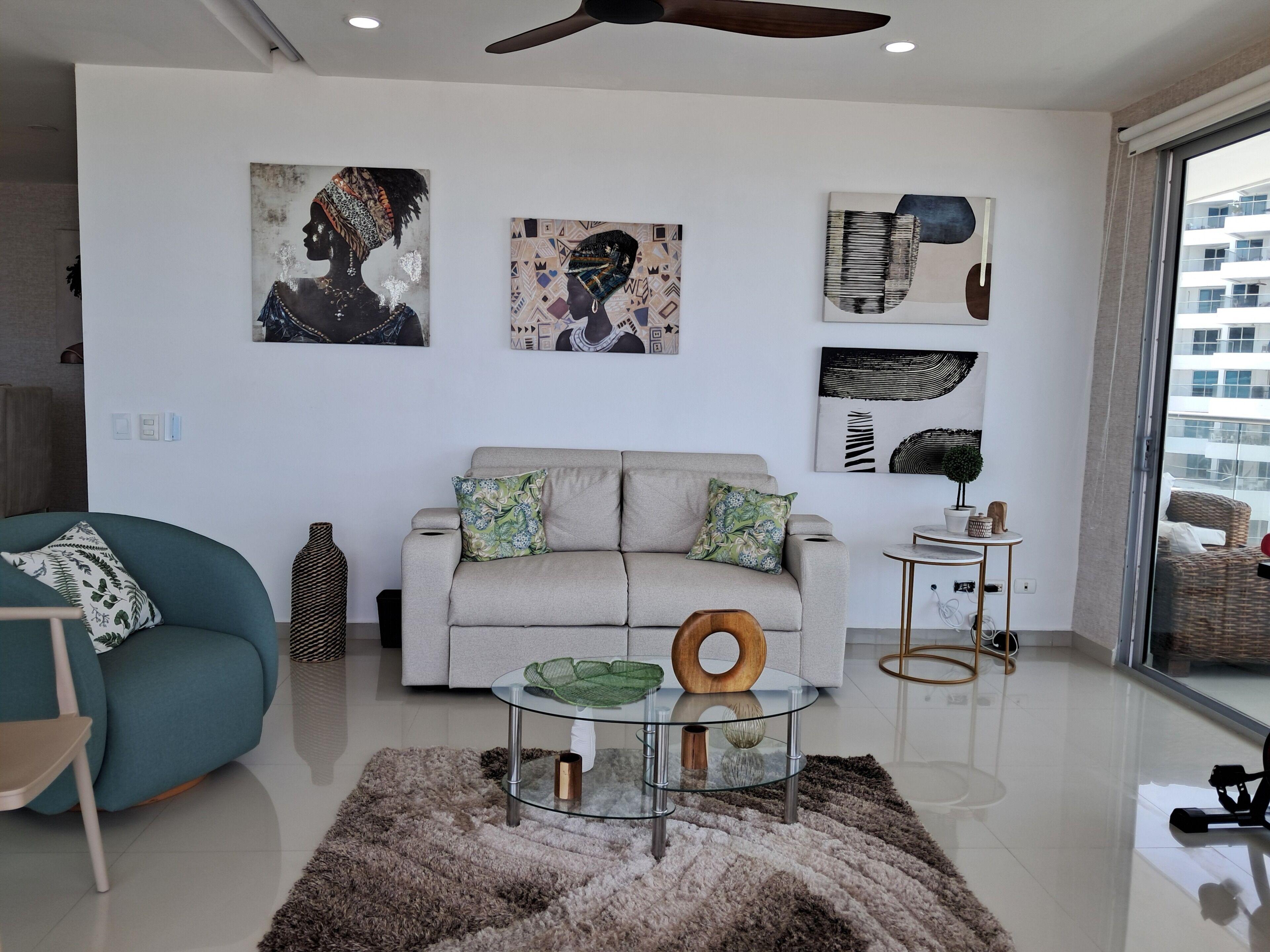 Deluxe Apartment, Balcony, Beach View | Living area